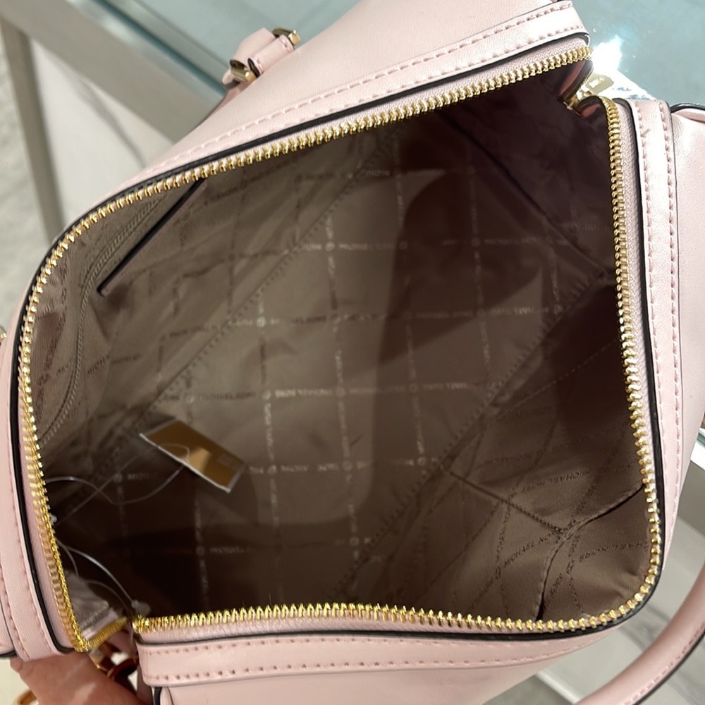 Michael Kors med Duffel Travel - Leather/Coated
Light Powder Blush NWT - Picture 12 of 16